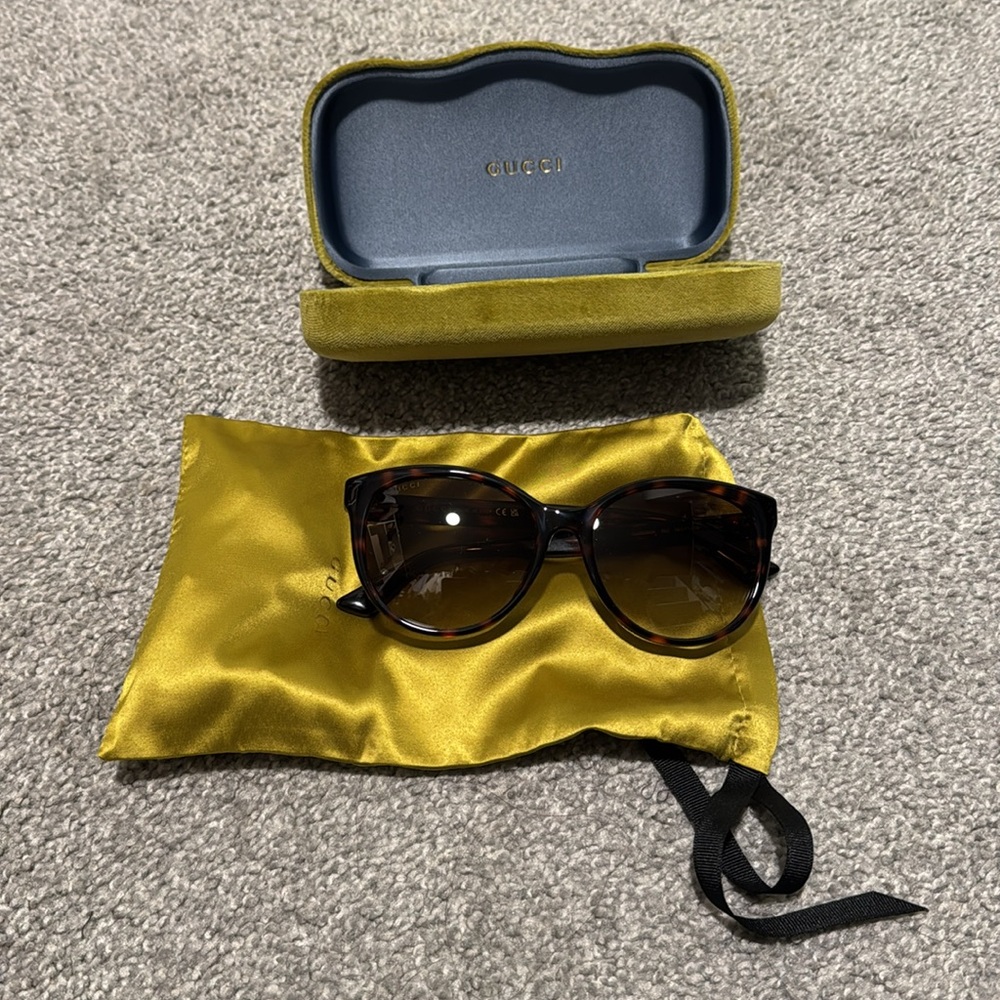 Authentic Gucci sunglasses never used
